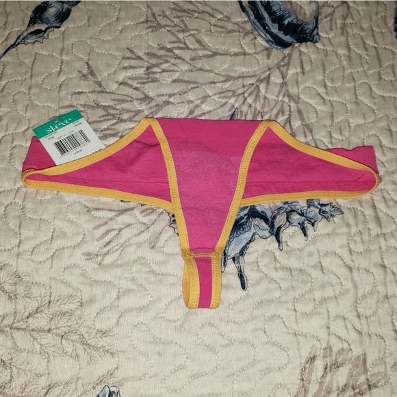 St. Eve Seamless Cherry Thong - Picture 3 of 4